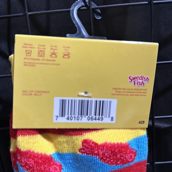 NWT Swedish Fish Men’s one pair socks size 6-12 crew - Picture 5 of 5